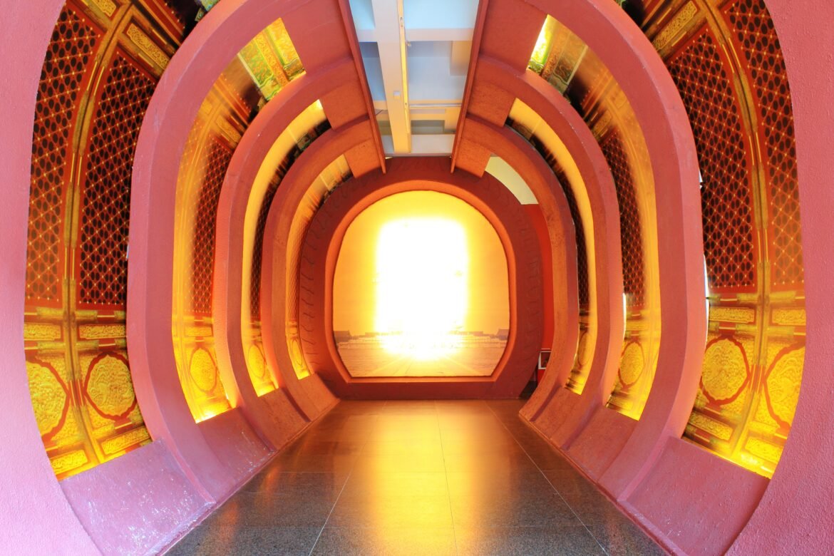 James Turrell: Perception & Light Architectures — When Light Becomes the Artwork