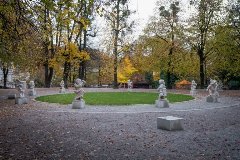 Pierre Huyghe’s UUmwelt at MoMA — When the Sculpture Garden Becomes a Thinking System